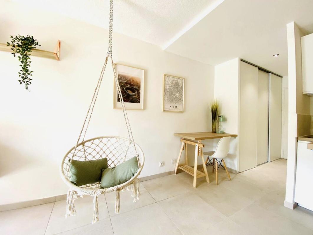 Studio Terrasse & Parking Gratuit En Residence Nîmes Eksteriør billede