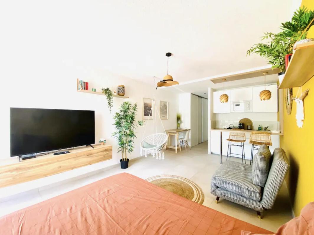 Studio Terrasse & Parking Gratuit En Residence Nîmes Eksteriør billede